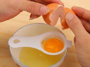 Plastic Egg Yolk Separator – White (1 Pc)