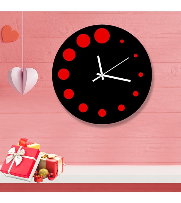 0497289_valentine-thematic-wooden-board-wall-clock