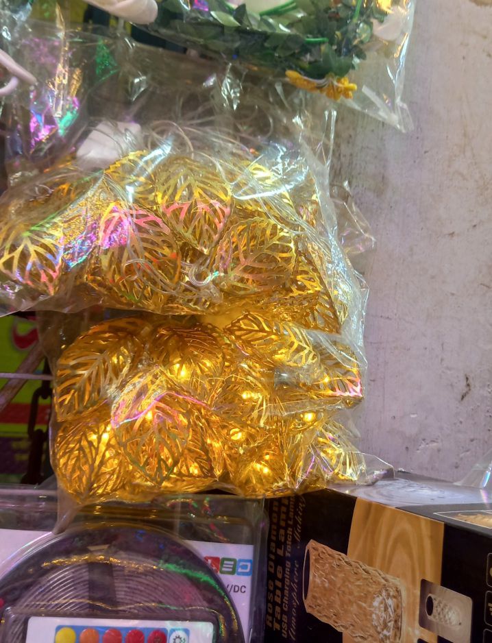 0755853_leaf-metal-fairy-light-golden-colour-3d-leaf-shape-current-driven-set