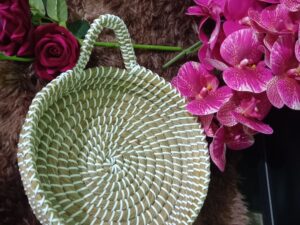 Elegant Conch Basket – Traditional Home Décor with Banana Leaves