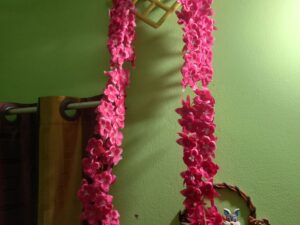 Artificial Flower 7-Feet Long Lota with Free Hanger – Trendy & Unique Decoration