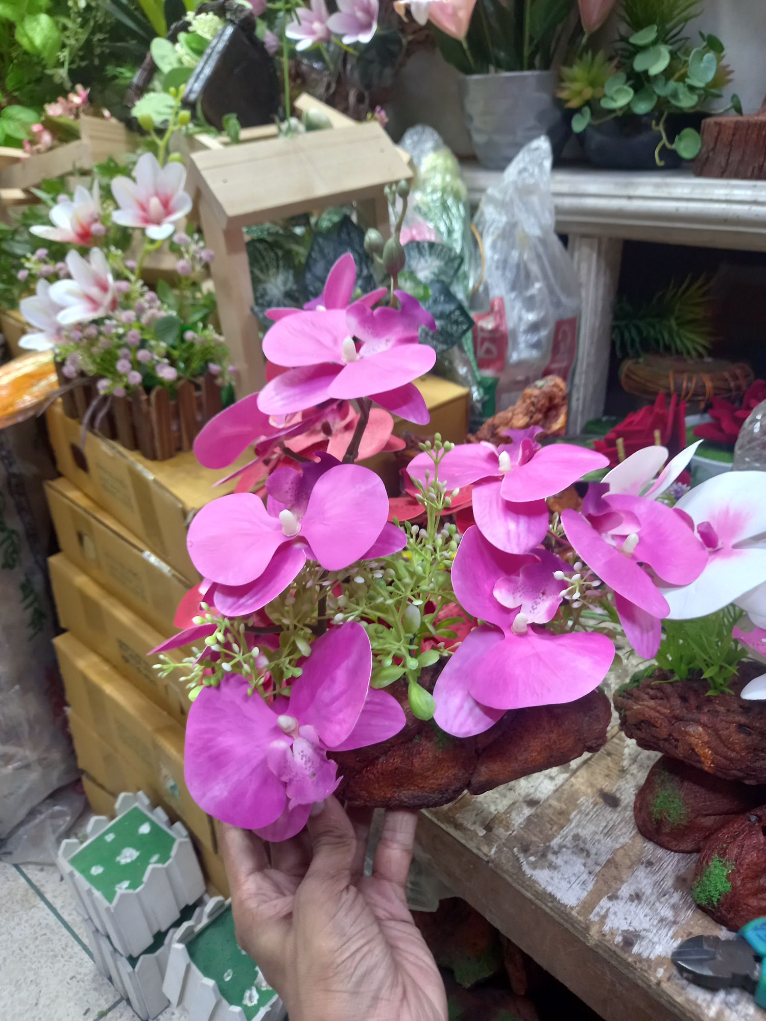 0758867_atrificial-flower-in-unique-orchid-with-top-for-room-decoration