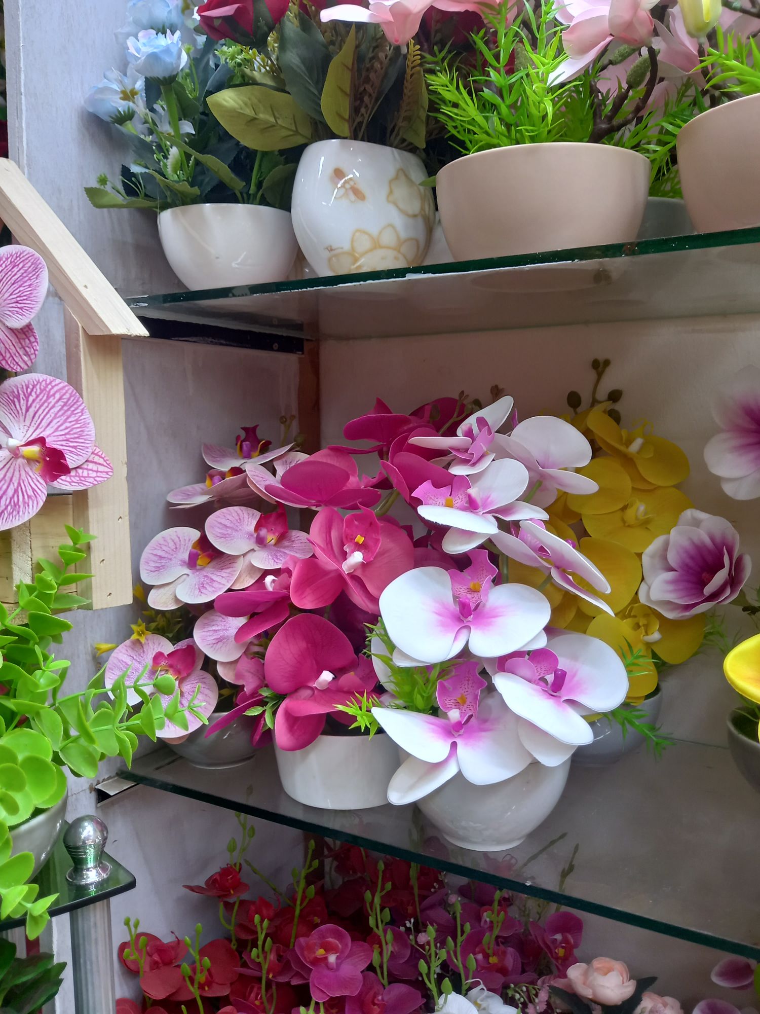 0758942_atrificial-flower-in-unique-orchid-with-top-for-room-decoration