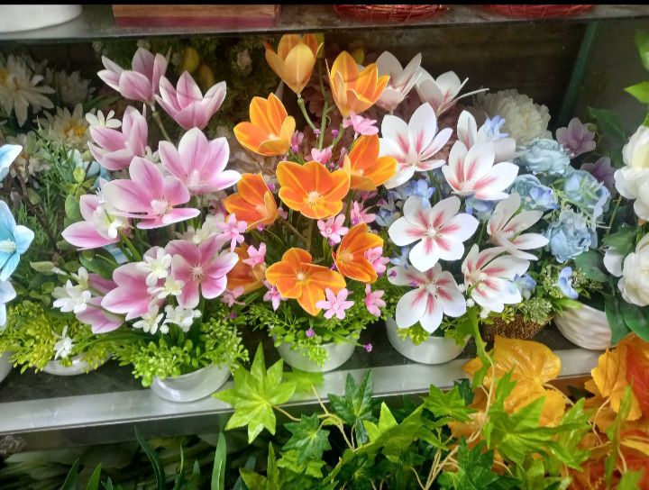 0759336_atrificial-flower-in-unique-orchid-with-ceramic-top