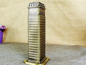 18 cm Height Flatiron Building Modern Model – Creative Decor Metal Retro Home Decoration Accessories, Fuller Building Figurine Ornament Souvenir