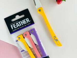 Feather Flamingo Eyebrow Touch-Up Razor