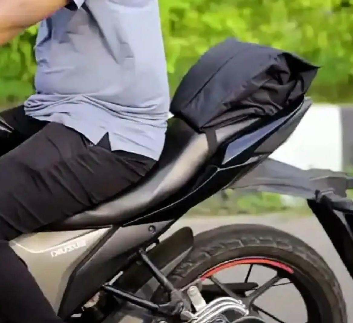 1218488_waterproof-helmet-storage-bag-foldable-durable-and-strong