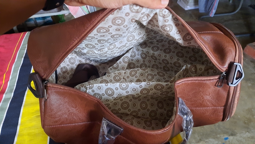 0625904_pu-leather-travel-gym-bags-for-both-men-and-women-sports-and-gym-bag-168-inch-black-color-fitness-gy