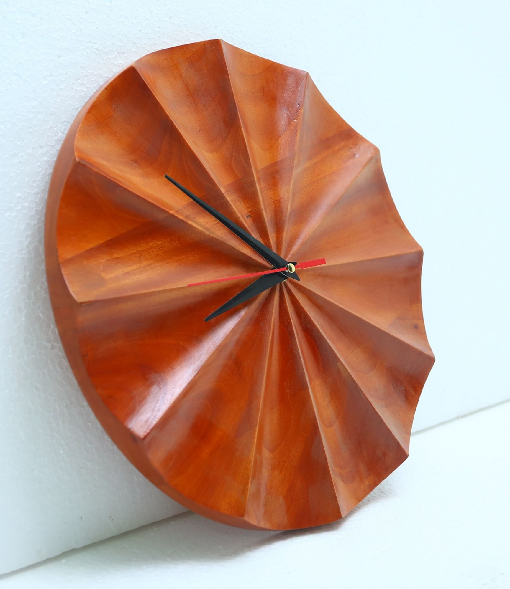 0914037_wooden-wall-clock