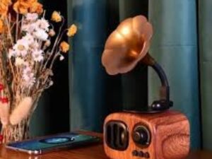 Retro Phonograph Music Box – Vintage Decorative Musical Ornament for Table & Gift Use