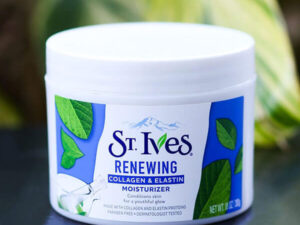 St. Ives Renewing Collagen & Elastin Facial Moisturizer – 283g