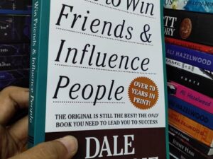 How to Win Friends and Influence People by Dale Carnegie (Paperback/Hardcove
